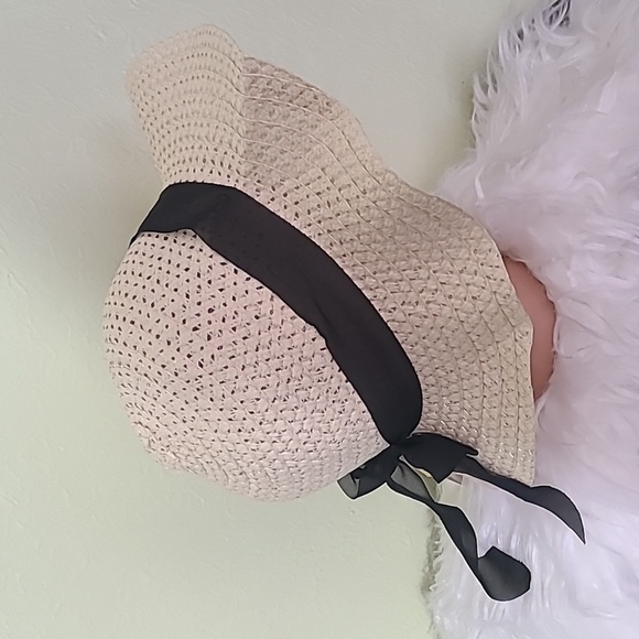 Hat Chapeau Floppy Wide Brim Straw Hat with Black Ribbon, NWT - Picture 4 of 7